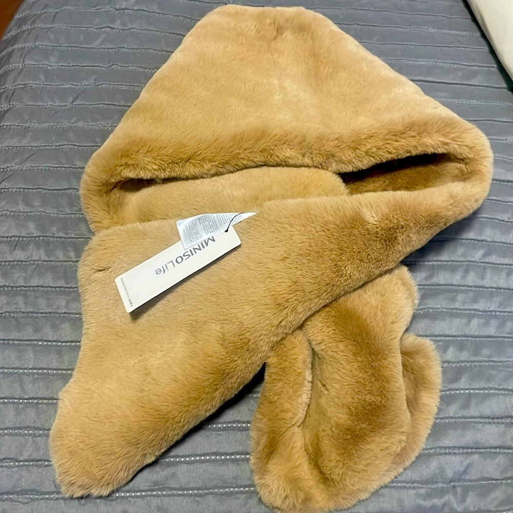 Miniso Lady’s Warm Fur Scarf.